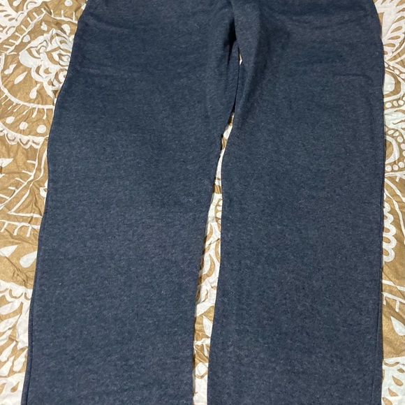 Beautiful eddy Bauer pants navy color size L for women’s or men - Picture 4 of 5